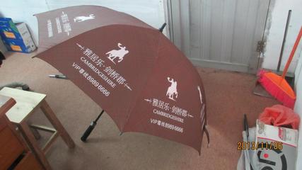 廣西南寧廣告傘批發,29寸全纖維自動安全開廣告傘定做,8骨廣告雨傘定做價